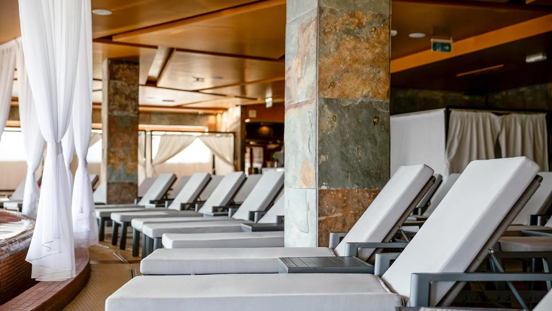 Allure Healthy Hotel & Spa Eger